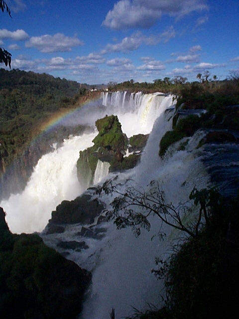 iguazu4.jpg (62427 bytes)