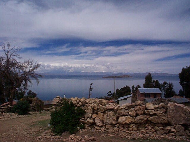 lagotiticacavista4.jpg (69074 bytes)